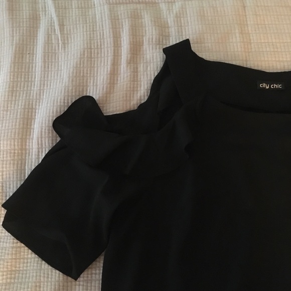 (2 for $20)Black cold shoulder City Chic dress/top - Picture 4 of 6